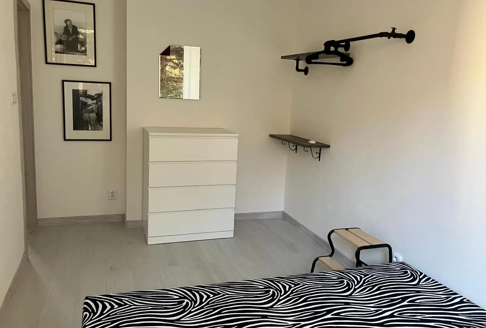Apartman U Lesoparku - Praha Kobylisy 0*, Prague